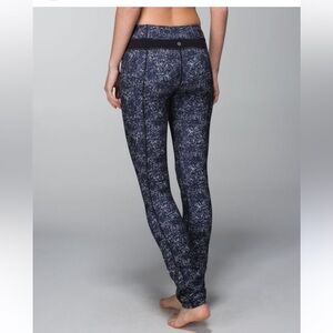 Lululemon Size 4 Skinny Groove Pants Yoga Leggings rare deep grape pants